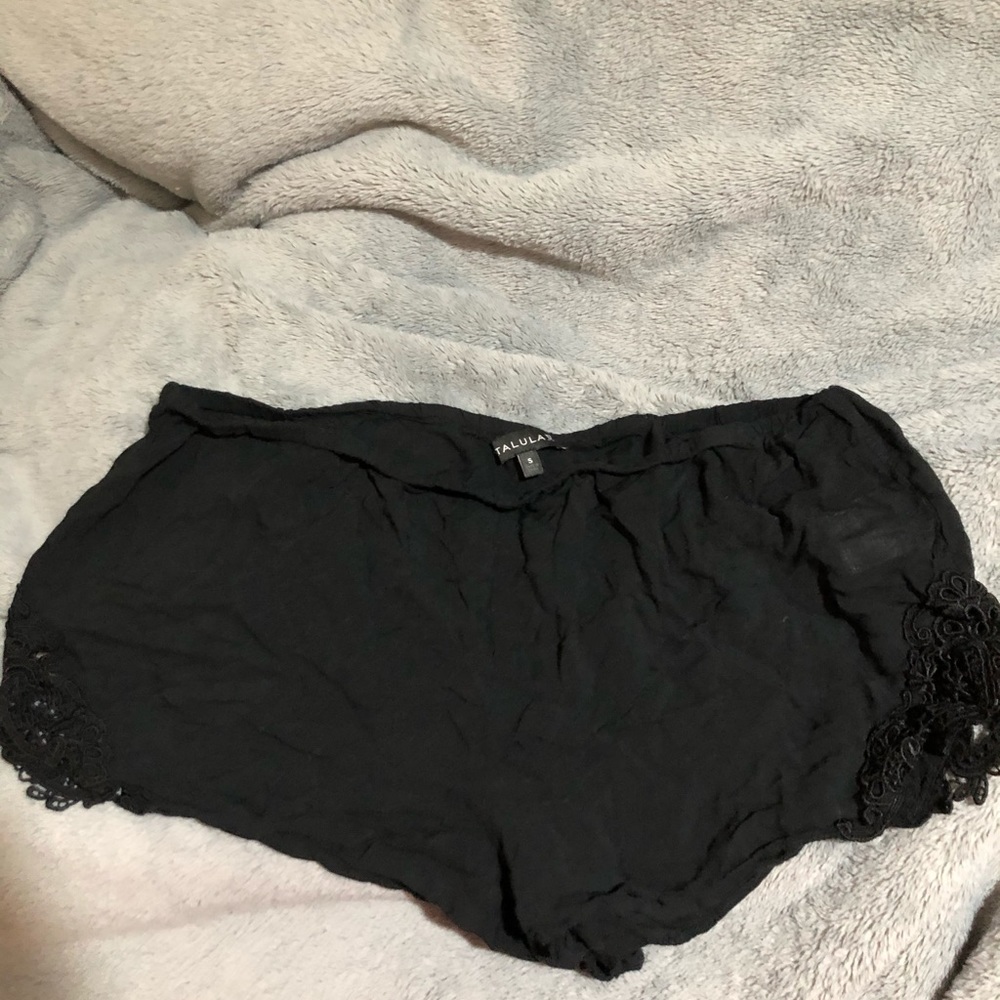 Aritzia Talula lace shorts sz s